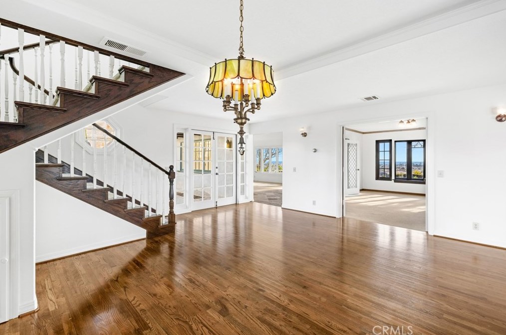 1810 Kings Rd, Newport Beach CA  92663-5003 exterior