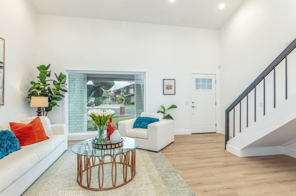1586 Elm Ave, Anaheim CA  92802-1348 exterior
