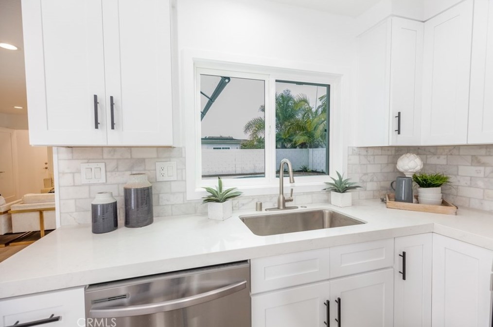 1586 Elm Ave, Anaheim CA  92802-1348 exterior