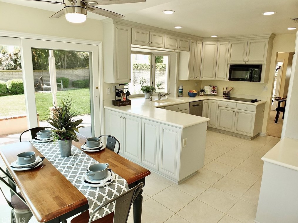 1619 Clear Creek Dr, Fullerton CA  92833-1437 exterior