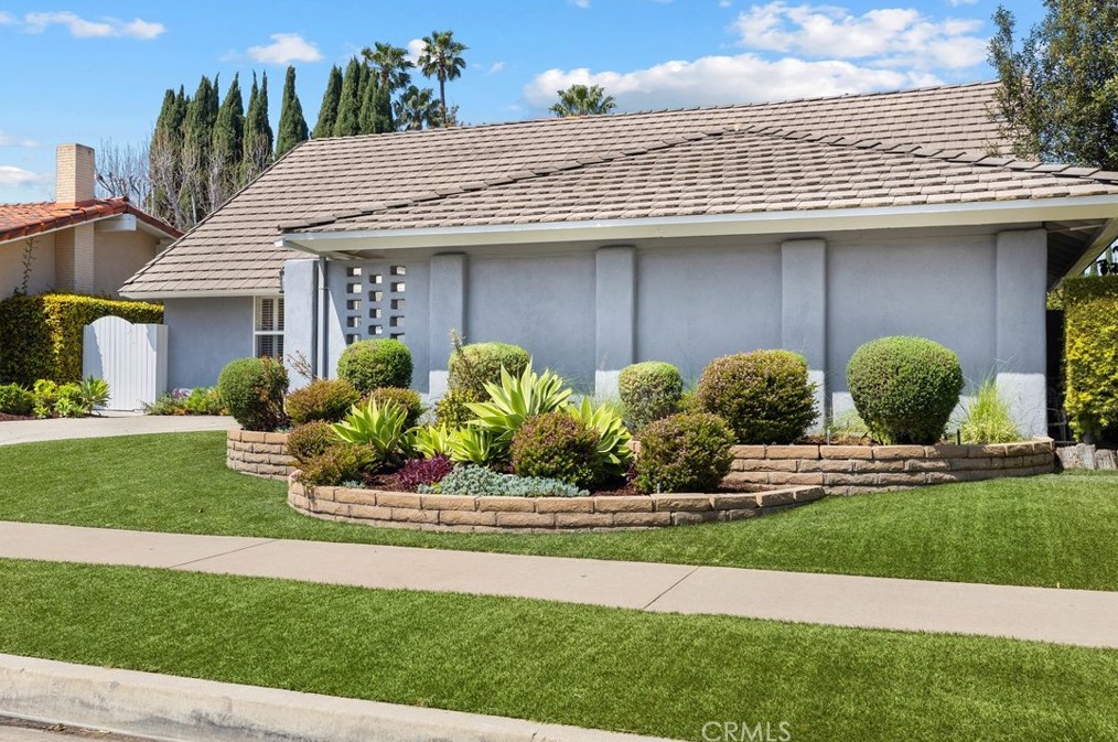 15201 Touraine Way, Irvine CA  92604-3149 exterior