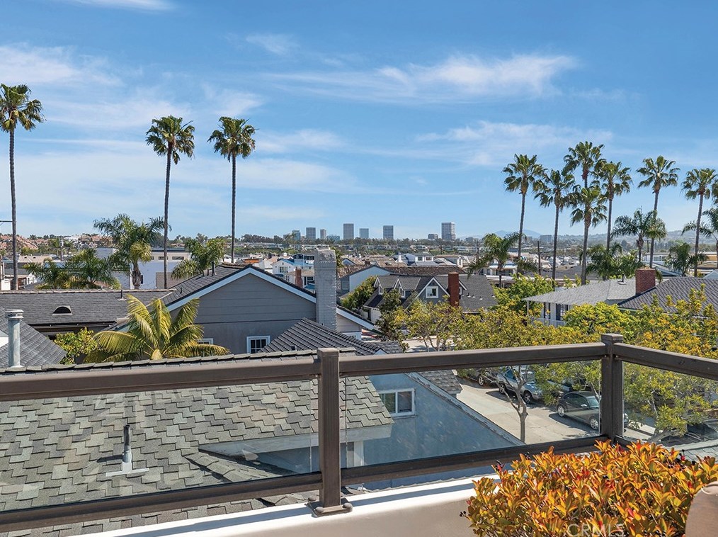 129 Topaz Ave, Newport Beach CA  92662-1024 exterior