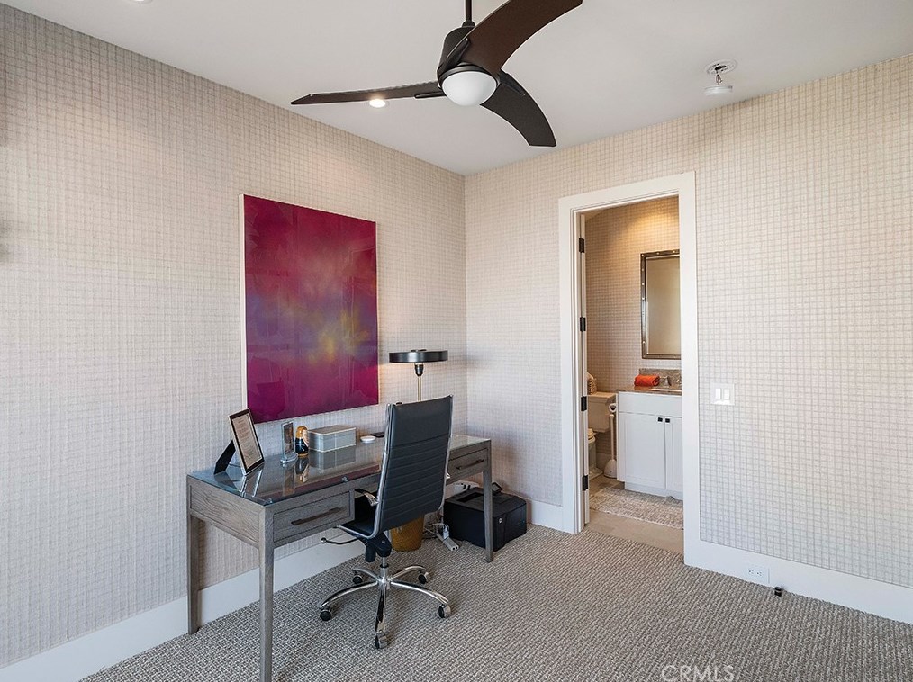 129 Topaz Ave, Newport Beach CA  92662-1024 exterior