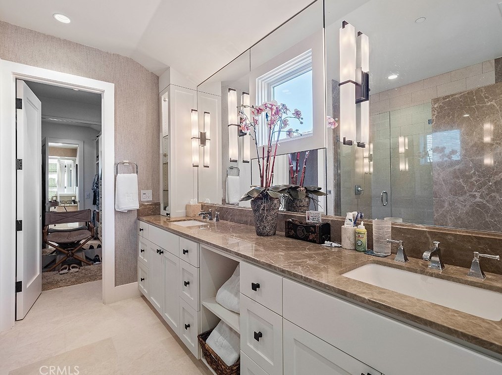 129 Topaz Ave, Newport Beach CA  92662-1024 exterior