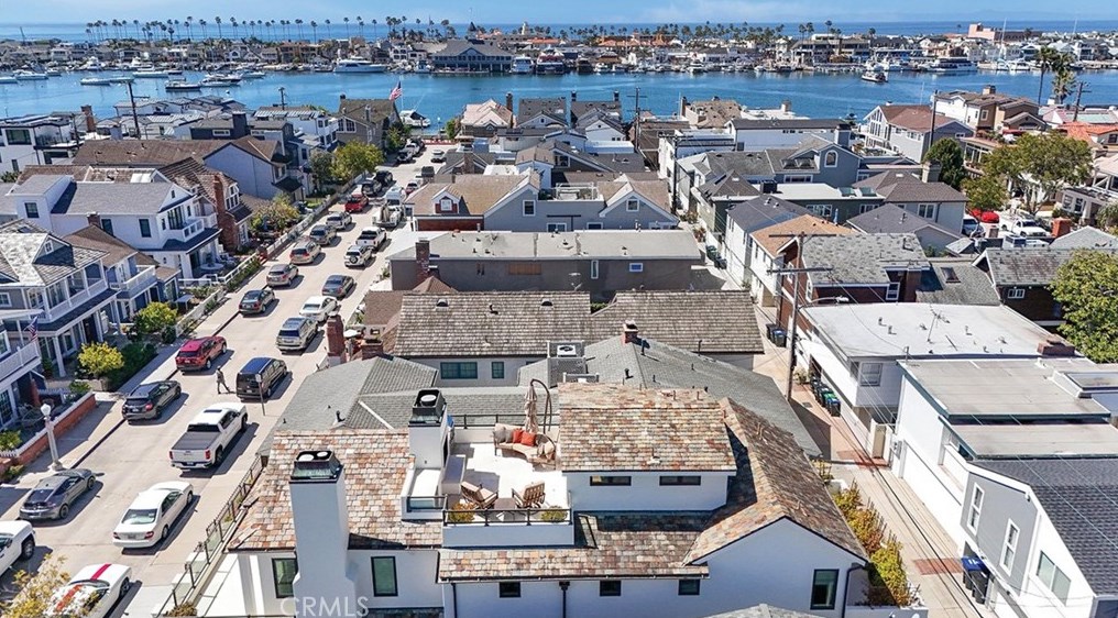 129 Topaz Ave, Newport Beach CA  92662-1024 exterior