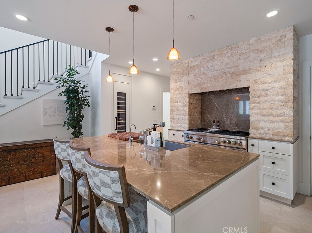 129 Topaz Ave, Newport Beach CA  92662-1024 exterior