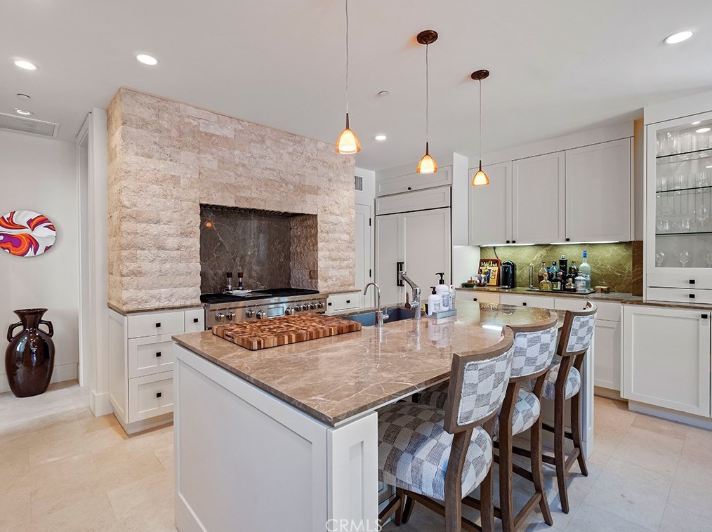 129 Topaz Ave, Newport Beach CA  92662-1024 exterior