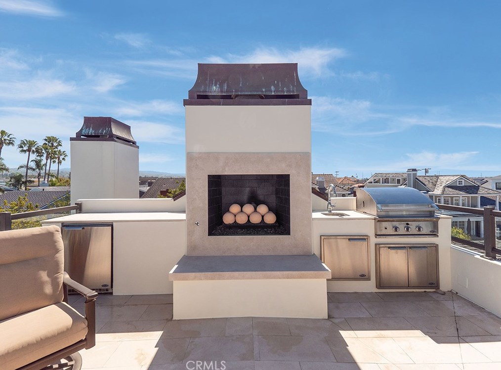 129 Topaz Ave, Newport Beach CA  92662-1024 exterior