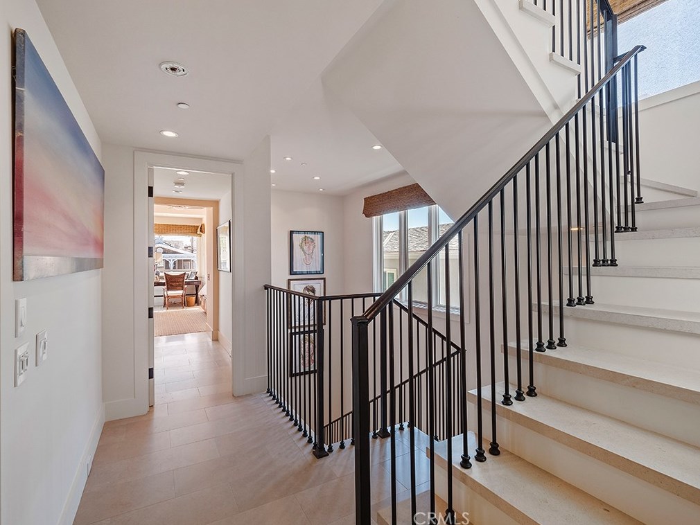 129 Topaz Ave, Newport Beach CA  92662-1024 exterior