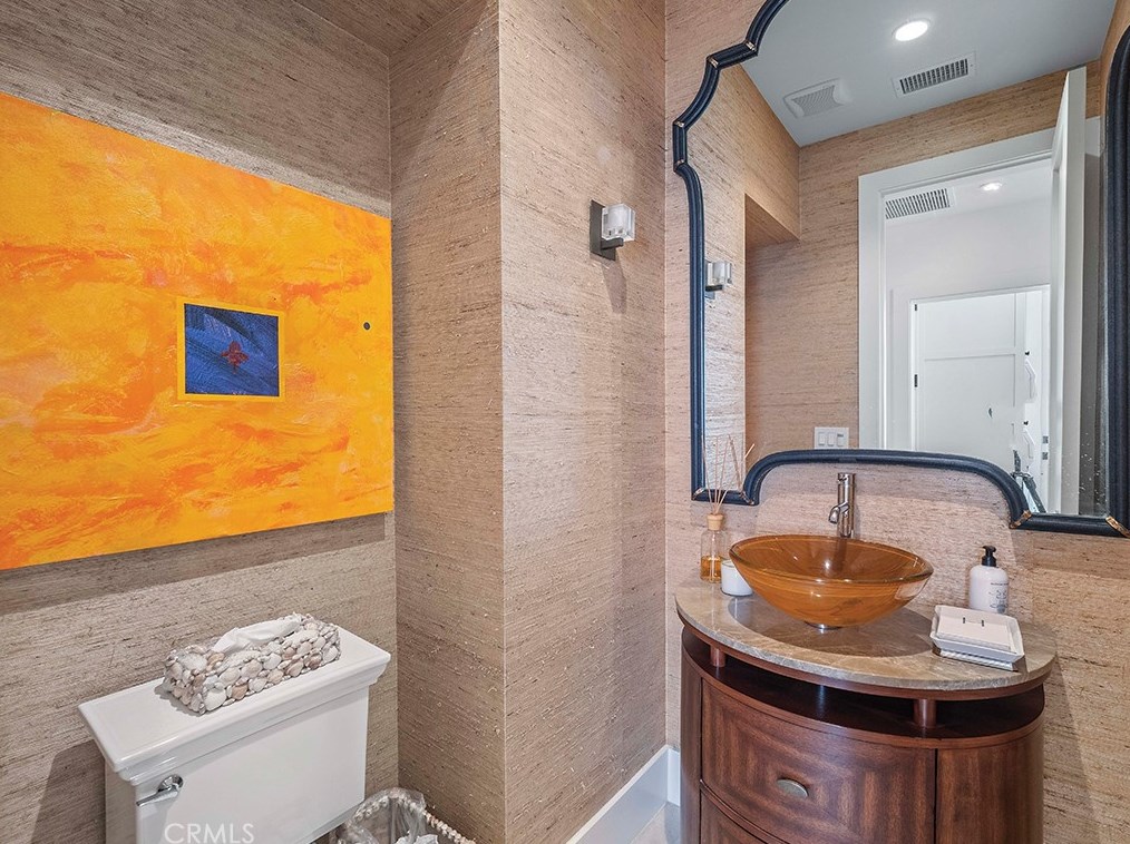 129 Topaz Ave, Newport Beach CA  92662-1024 exterior