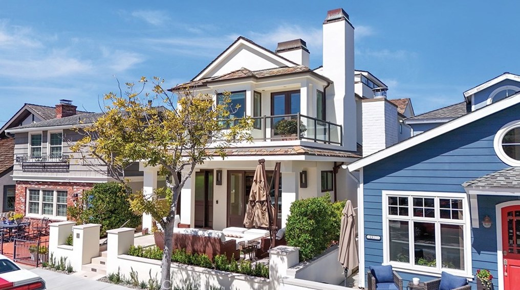 129 Topaz Ave, Newport Beach CA  92662-1024 exterior