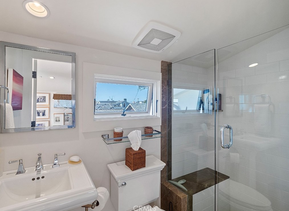 129 Topaz Ave, Newport Beach CA  92662-1024 exterior