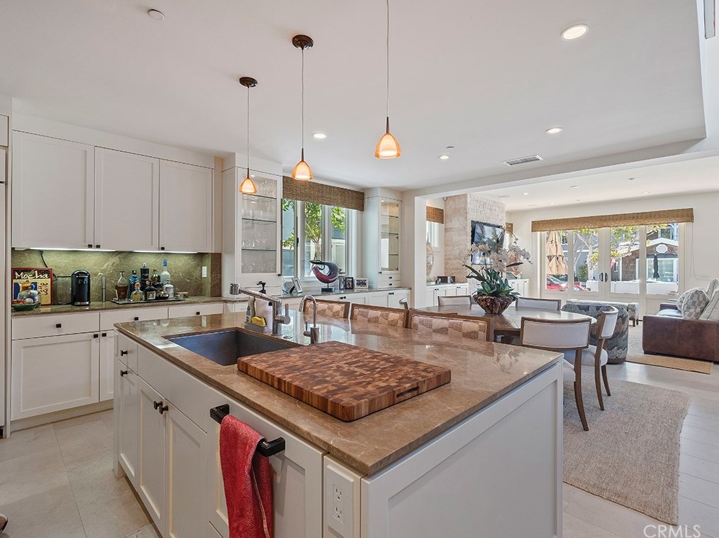 129 Topaz Ave, Newport Beach CA  92662-1024 exterior