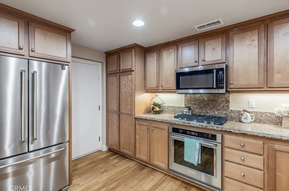 63 Olivehurst, Irvine CA  92602-0936 exterior