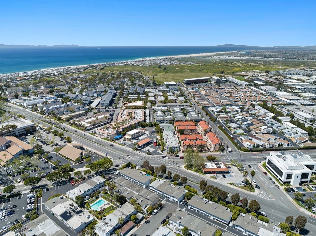 416 Bolero Way, Newport Beach CA  92663-3602 exterior