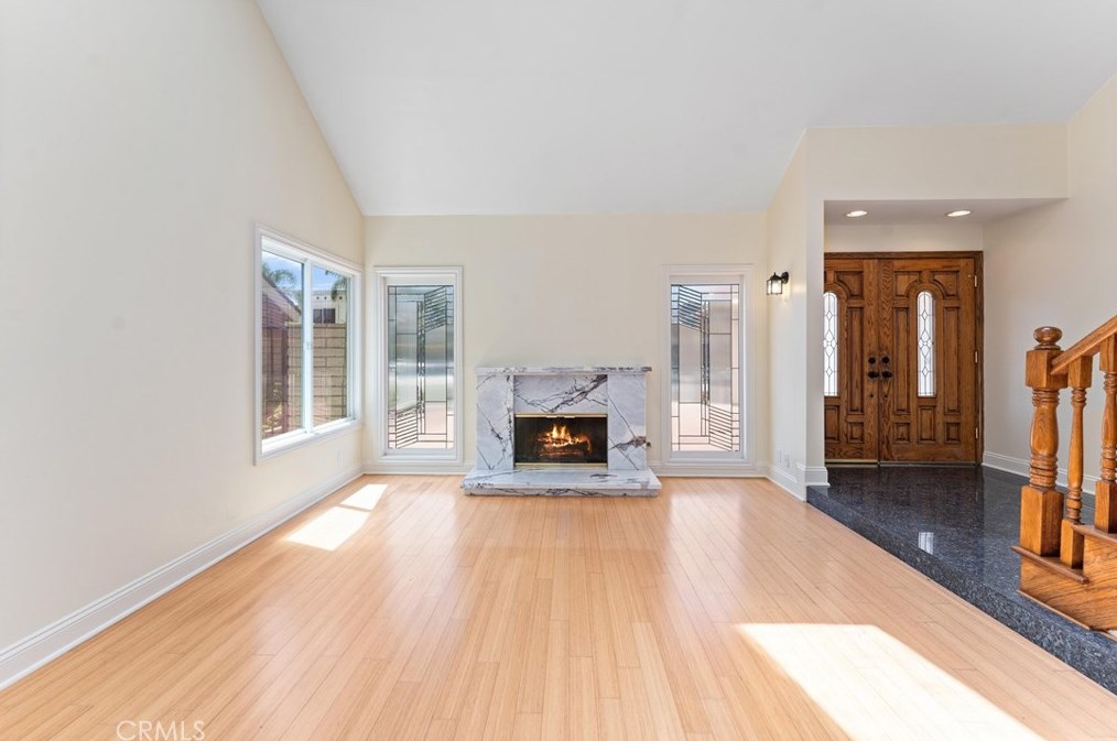 16612 Carousel Ln, Huntington Beach CA  92649-2118 exterior