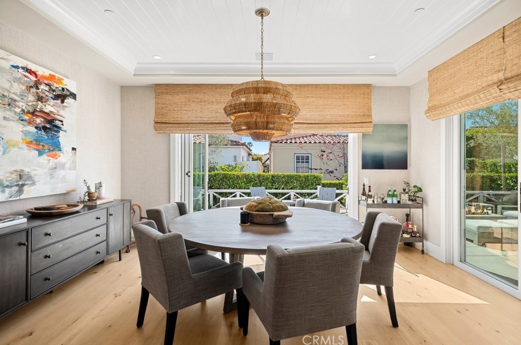 214 Via Mentone, Newport Beach CA  92663-4919 exterior