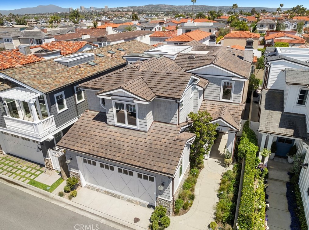 214 Via Mentone, Newport Beach CA  92663-4919 exterior