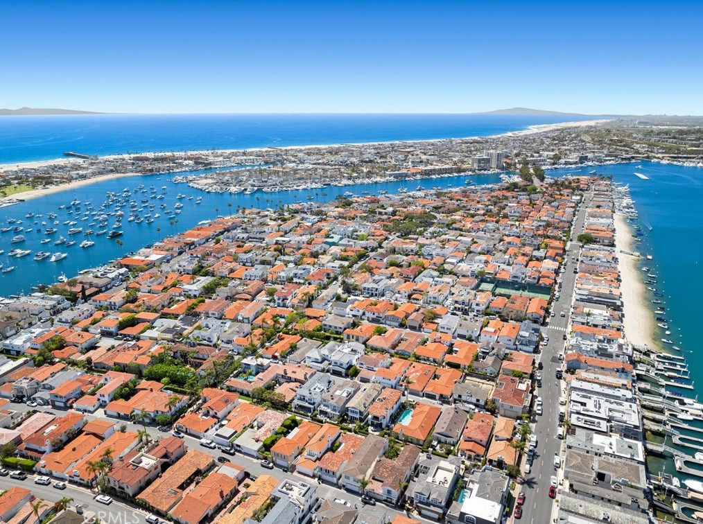 214 Via Mentone, Newport Beach CA  92663-4919 exterior