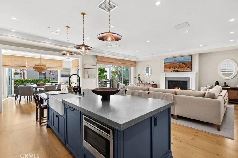 214 Via Mentone, Newport Beach CA  92663-4919 exterior