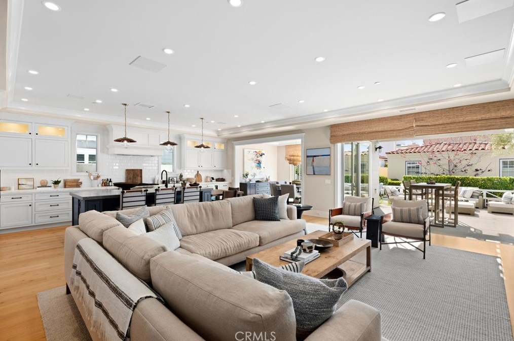 214 Via Mentone, Newport Beach CA  92663-4919 exterior