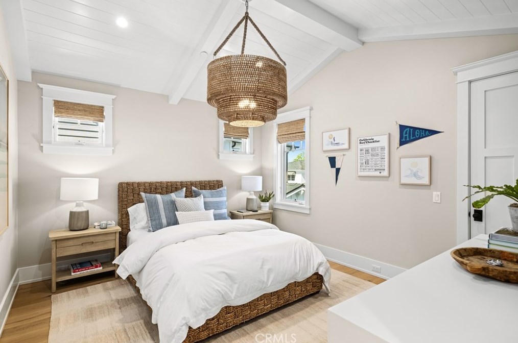 214 Via Mentone, Newport Beach CA  92663-4919 exterior