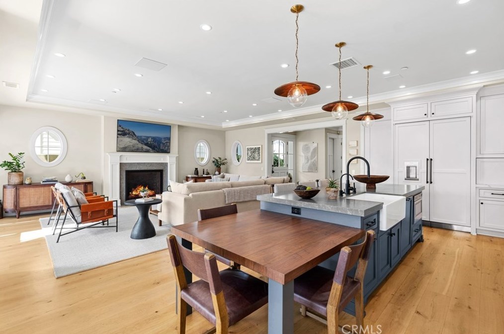 214 Via Mentone, Newport Beach CA  92663-4919 exterior