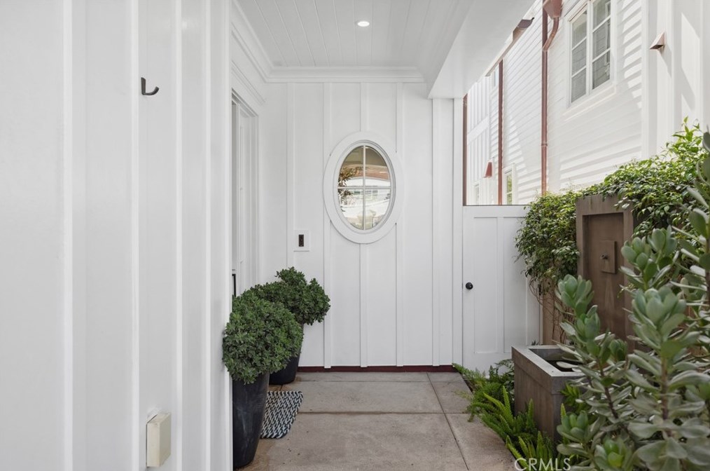 214 Via Mentone, Newport Beach CA  92663-4919 exterior