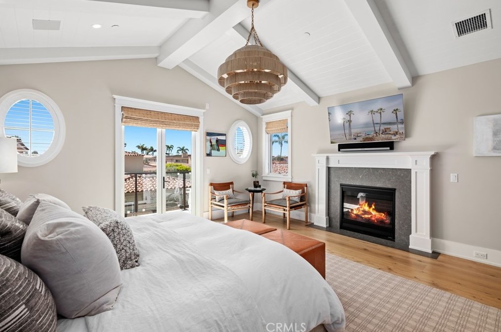 214 Via Mentone, Newport Beach CA  92663-4919 exterior