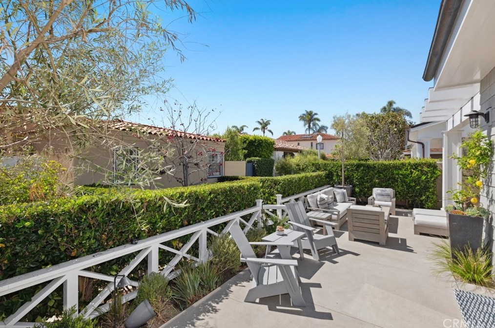 214 Via Mentone, Newport Beach CA  92663-4919 exterior