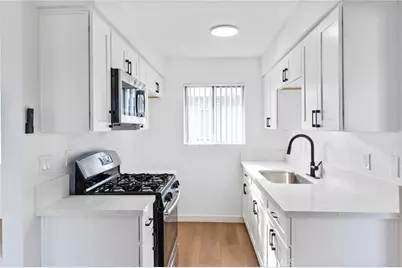 221 10th Street, Huntington Beach, CA 92648 - Photo 9