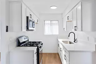 221 10th St, Huntington Beach, CA 92648 - Photo 9