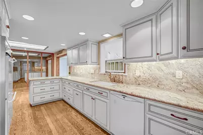 16502 Loire, Huntington Beach, CA 92647 - Photo 7