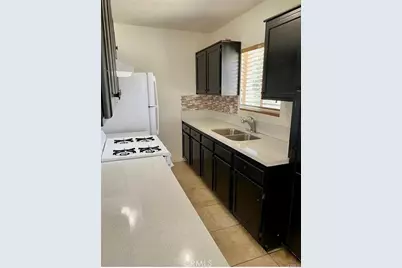 1303 W 109th, Los Angeles, CA 90044 - Photo 3