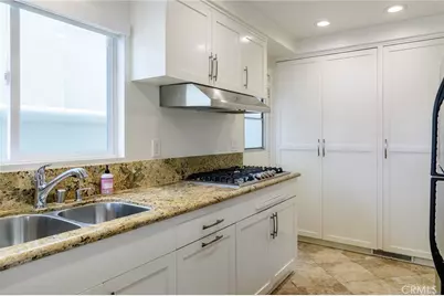 302 S Bay Front, Newport Beach, CA 92662 - Photo 11