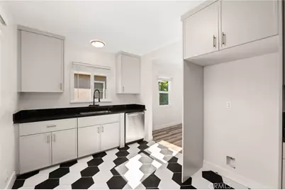 2155 Euclid Avenue, Long Beach, CA 90815 - Photo 15