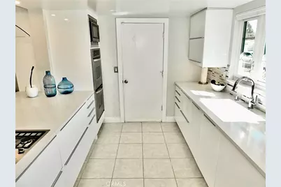 250 Bucknell Rd, Costa Mesa, CA 92626 - Photo 17