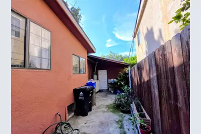 5323 Latham, Los Angeles, CA 90011 - Photo 7