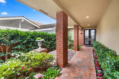 9 Rue Cannes, Newport Beach, CA 92660 - Photo 3