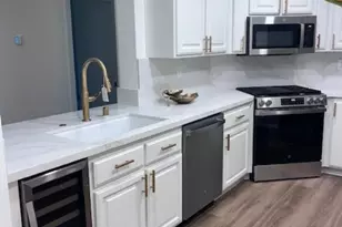 320 Villa Point, Newport Beach, CA 92660 - Photo 3