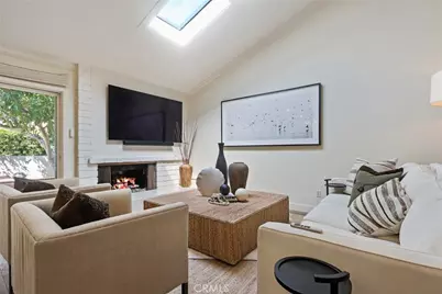 443 Vista Parada, Newport Beach, CA 92660 - Photo 9