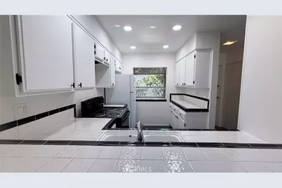 25391 Pine Creek Lane, Wilmington, CA 90744 - Photo 3