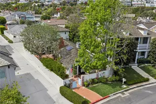 2571 Waverly Dr, Newport Beach, CA 92663 - Photo 31