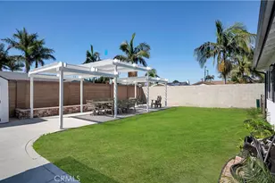 16281 Golden Gate Ln, Huntington Beach, CA 92649 - Photo 21