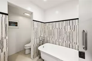 341 Vista Baya, Costa Mesa, CA 92627 - Photo 25