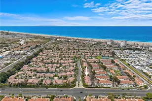 21038 Poolside, Huntington Beach, CA 92648 - Photo 3