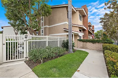 21038 Poolside, Huntington Beach, CA 92648 - Photo 7