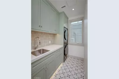 225 Diamond, Newport Beach, CA 92662 - Photo 27