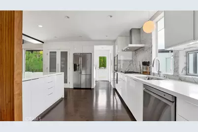 2000 Nautilus Lane, Newport Beach, CA 92660 - Photo 25