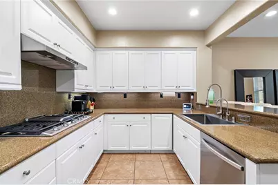 221 Landmark, Tustin, CA 92782 - Photo 15